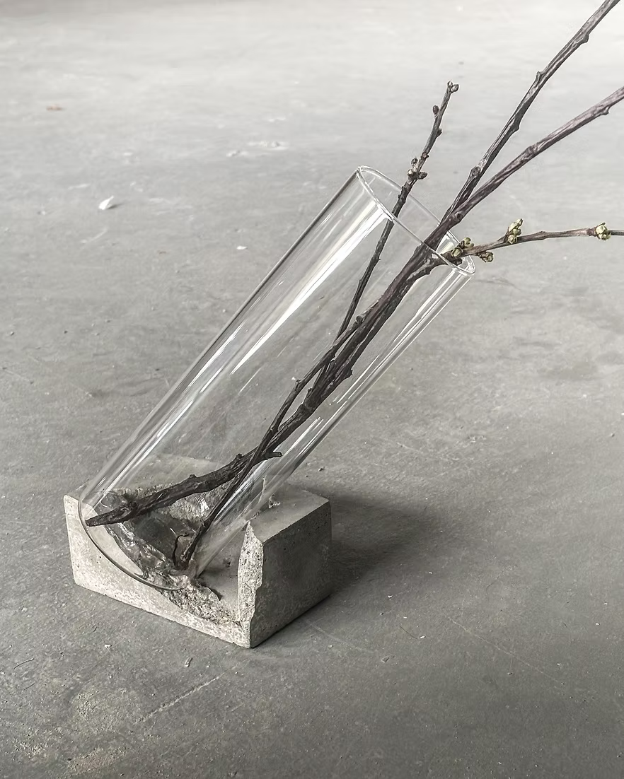 [PEAK] Concrete and Glass Flower Vase