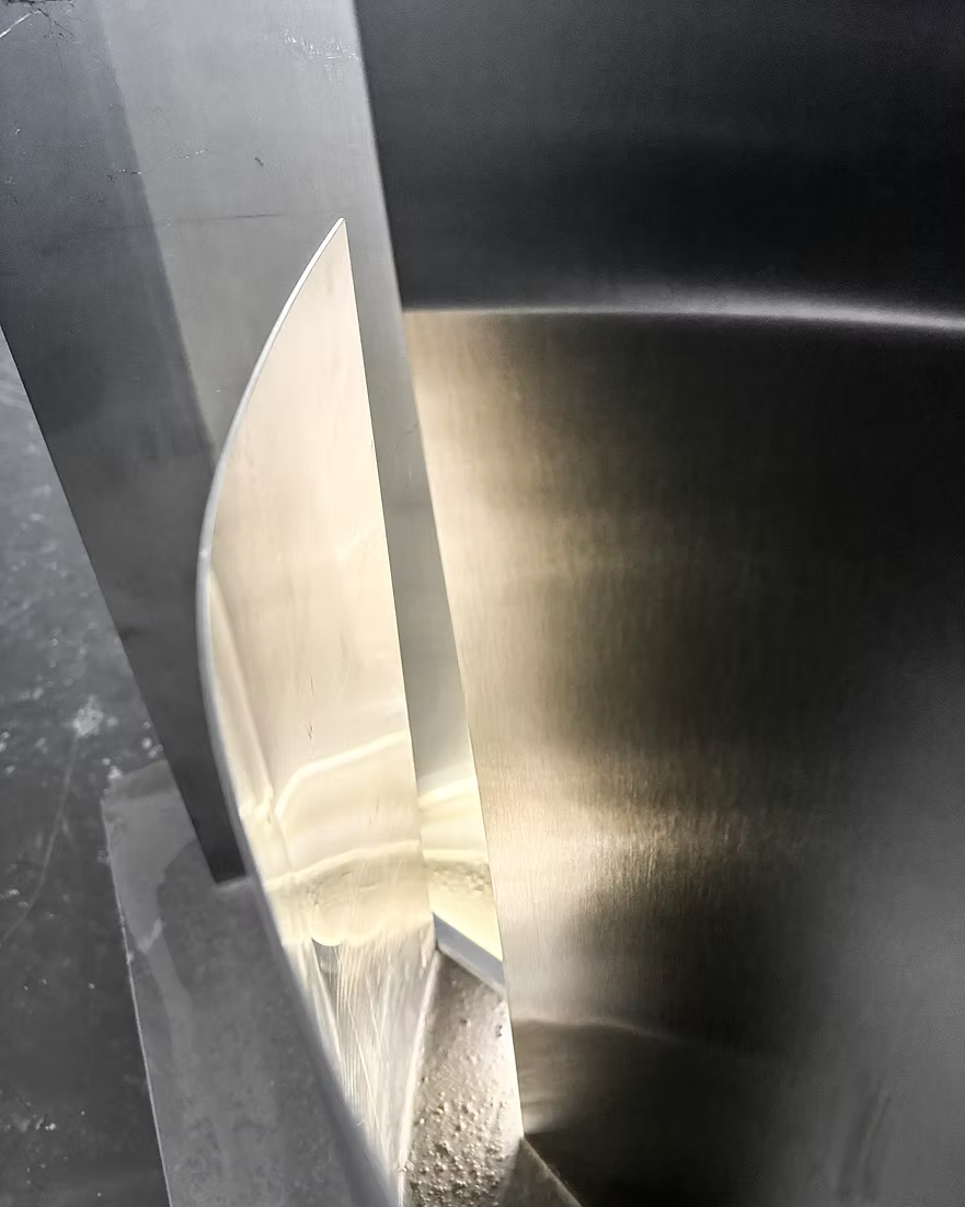 [ESSENZ] Sculptural Stainless Steel Lamp