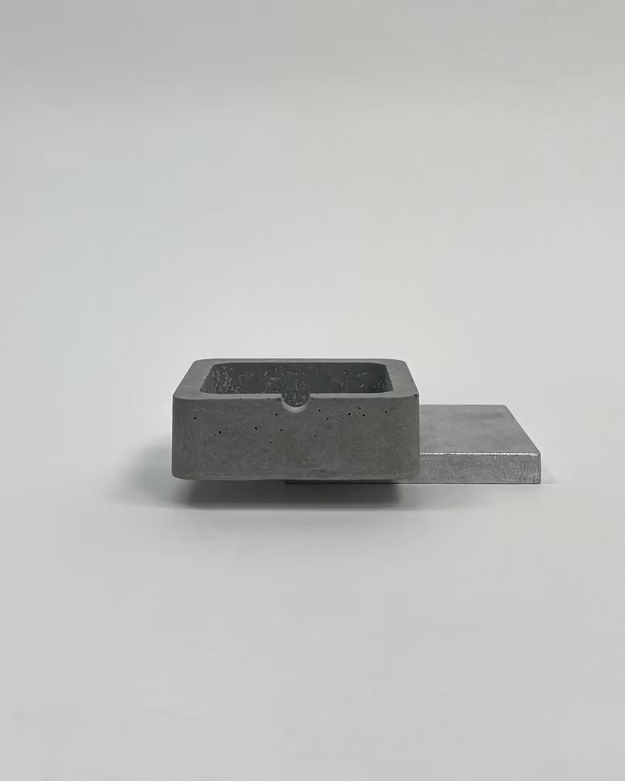 [NO SMOKE] Floating Ashtray