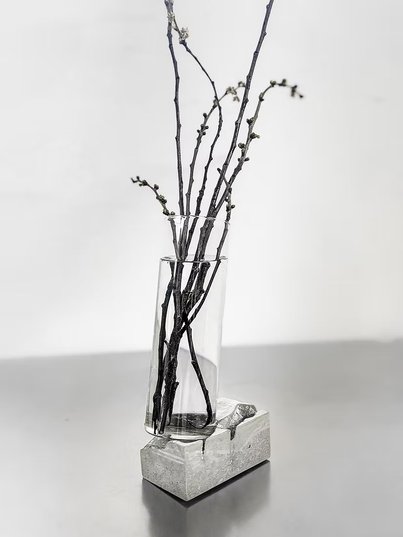 [PEAK] Concrete and Glass Flower Vase