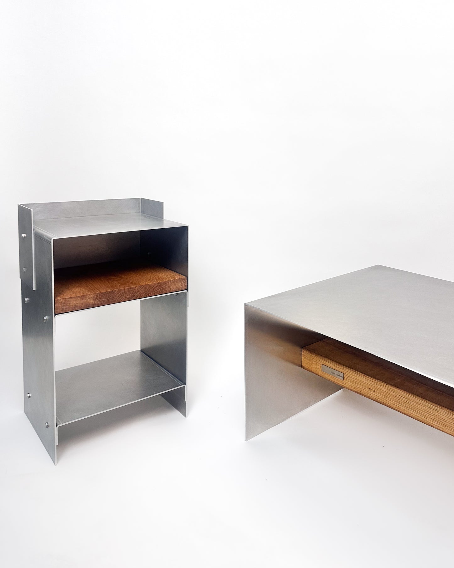 Matted Aluminium - Oak Wood Sidetable