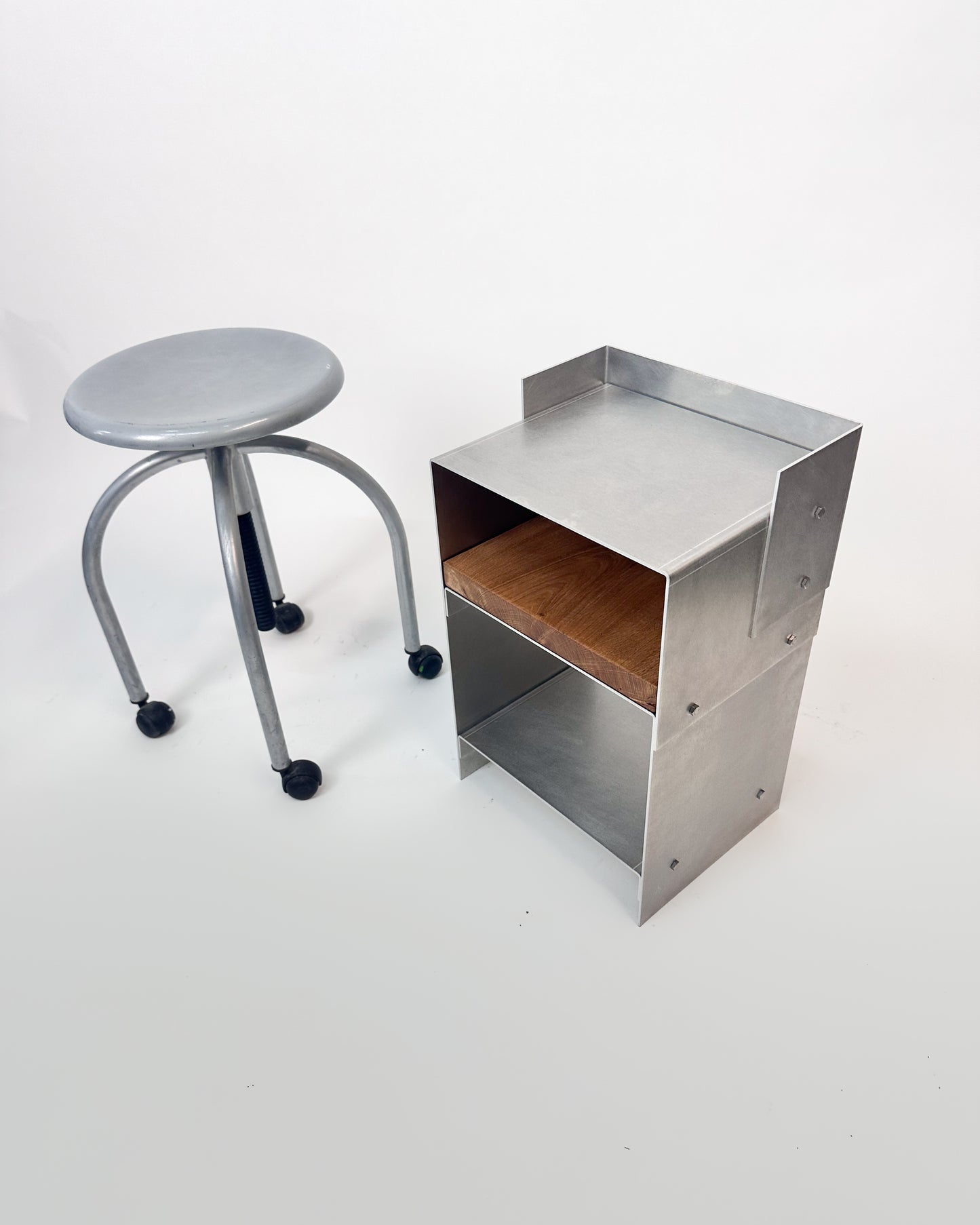 Matted Aluminium - Oak Wood Sidetable